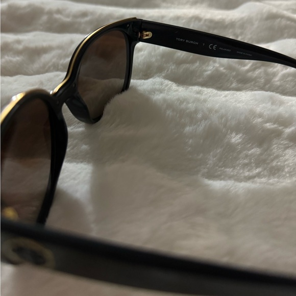 NWOT Tory Burch TY9042 Black with Gold Trim Sunglasses - Picture 6 of 7